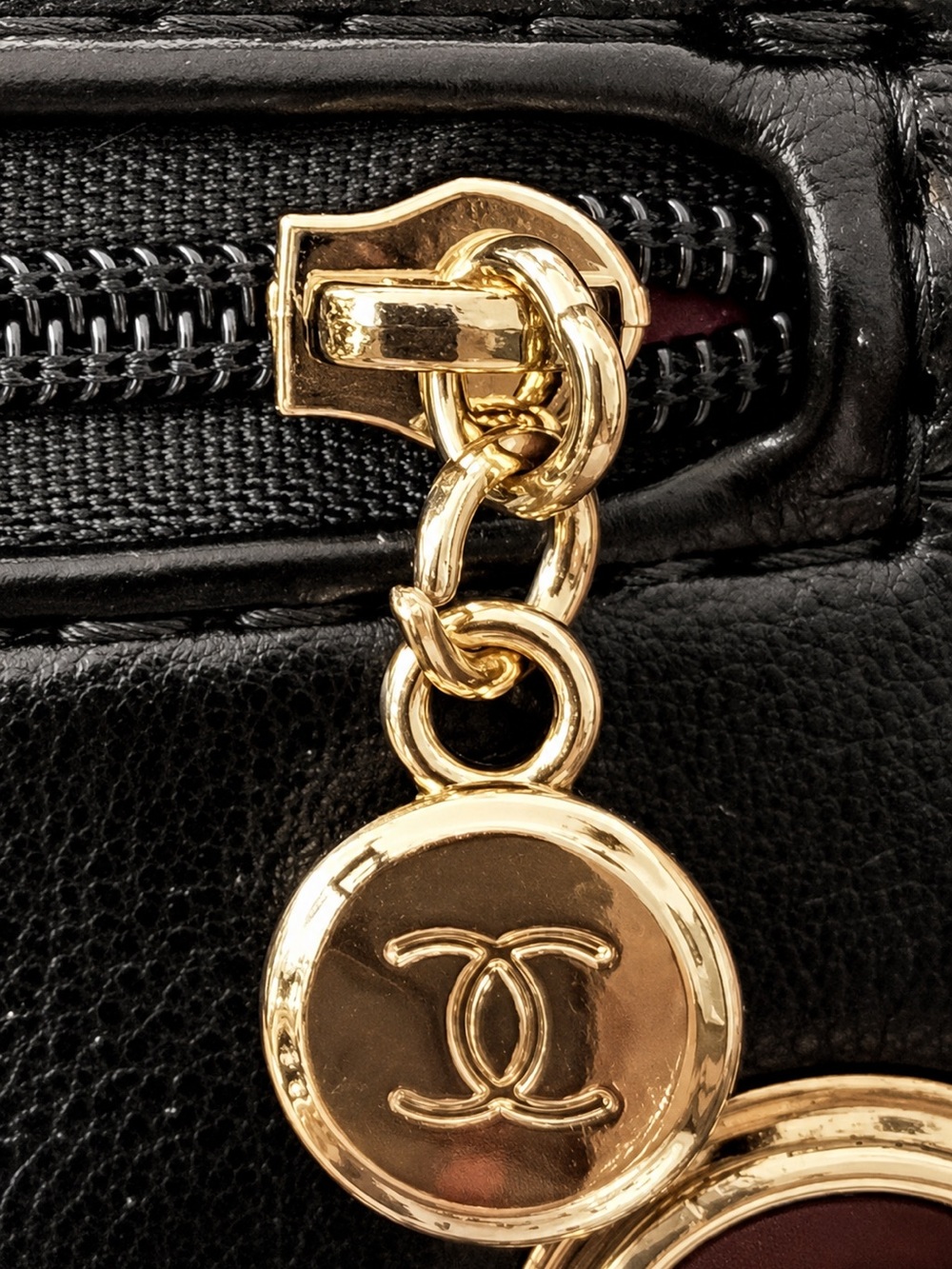 Black Quilted Chain Shoulder Bag Chanel gold Hardware Elegant Classic flap Style - Picture 8 of 8